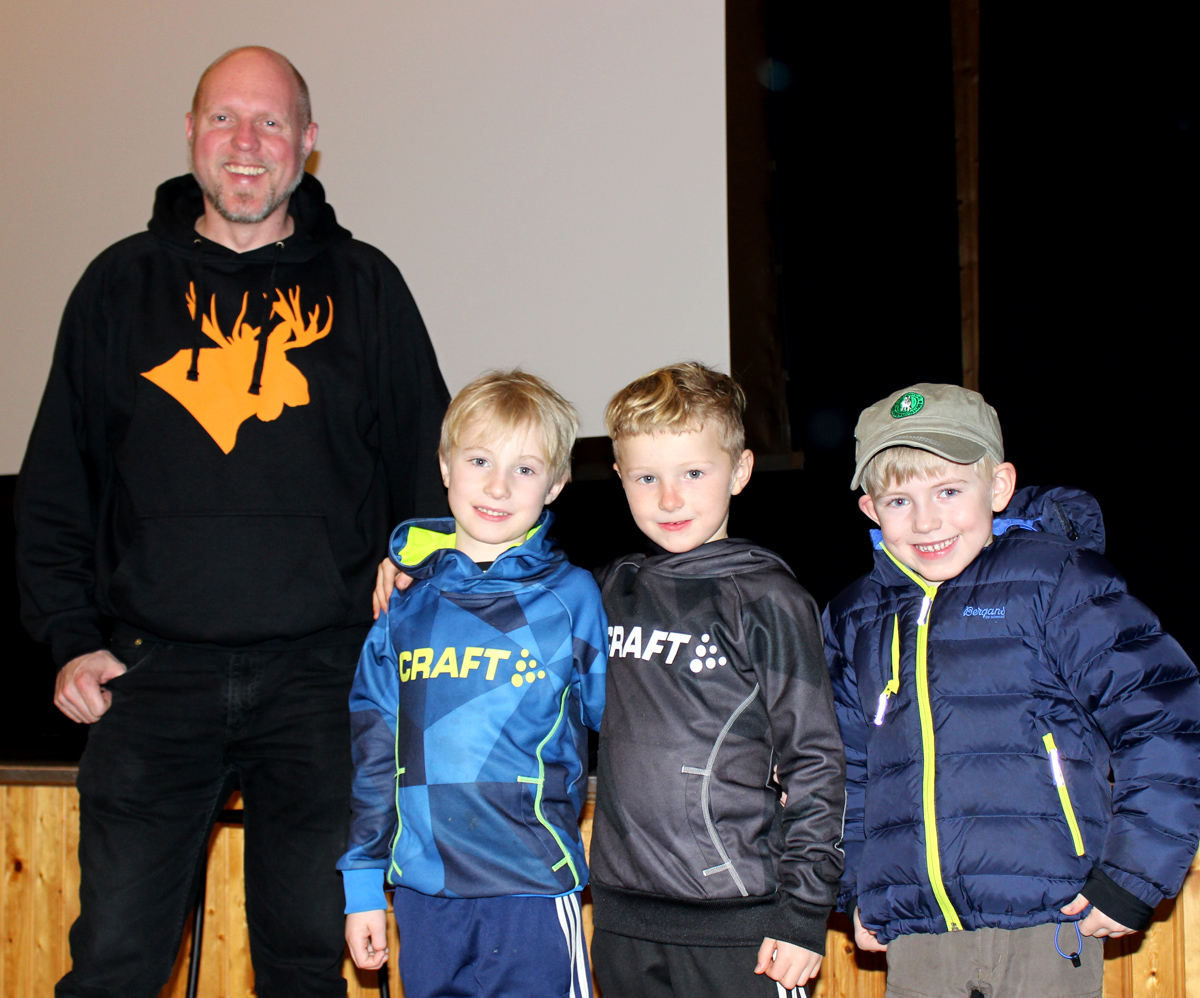 Inspirasjon til unge jegerspirer! Fra venstre: Kristoffer Clausen, Sigurd Stene Almlid, Robin Stene og Even Almlid 